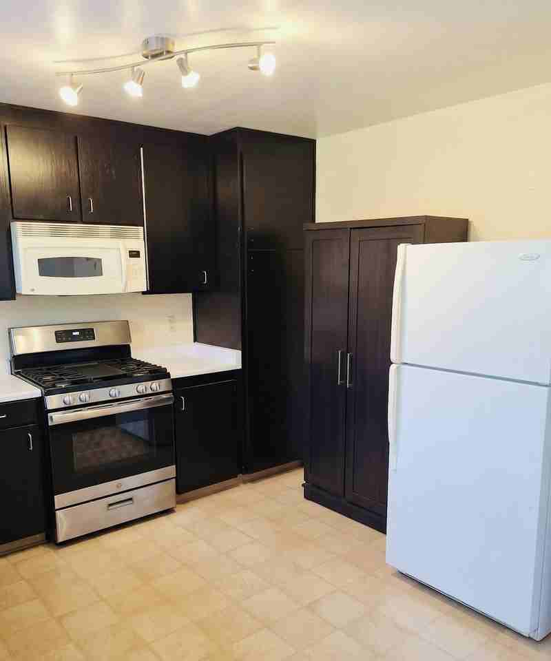 587 Lamont Ct N - Photo 5 of 14