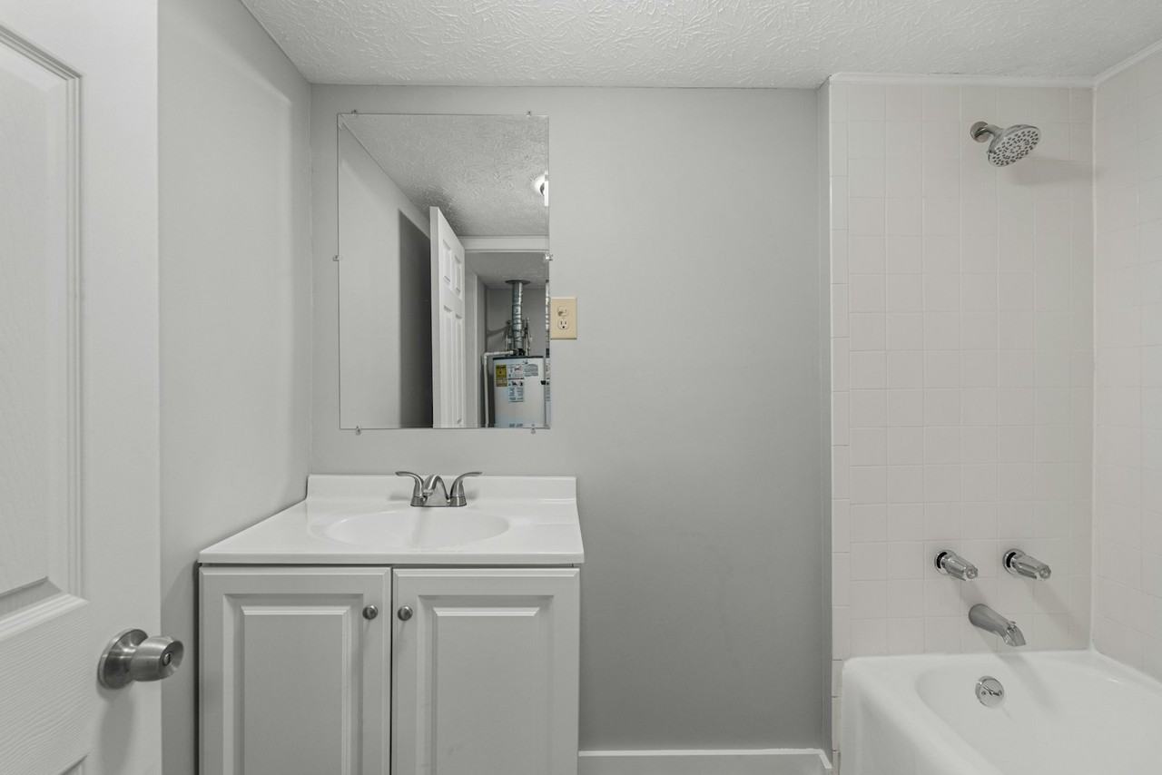 2010 6th Avenue - Photo 4 of 13