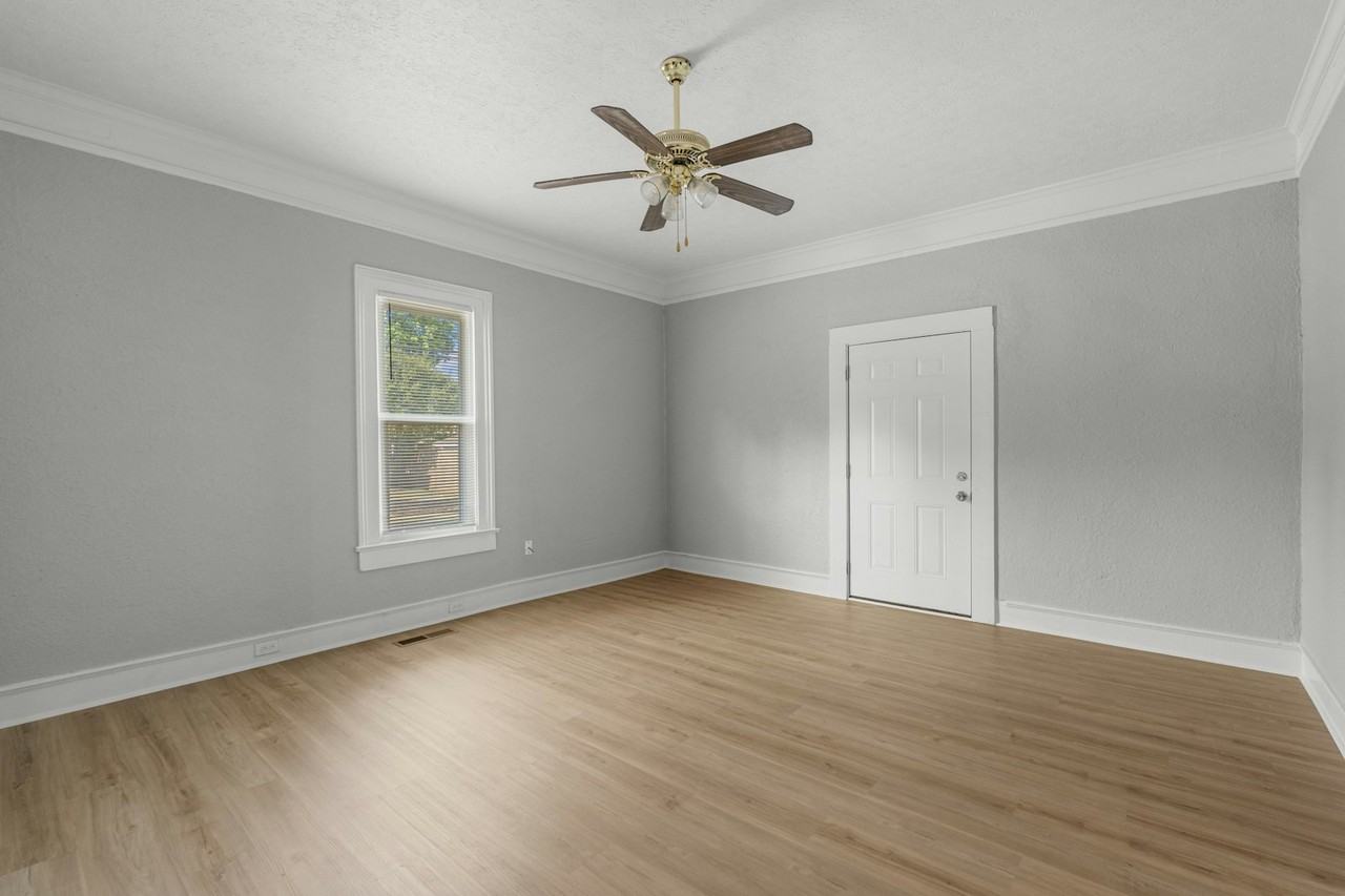 2010 6th Avenue - Photo 6 of 13