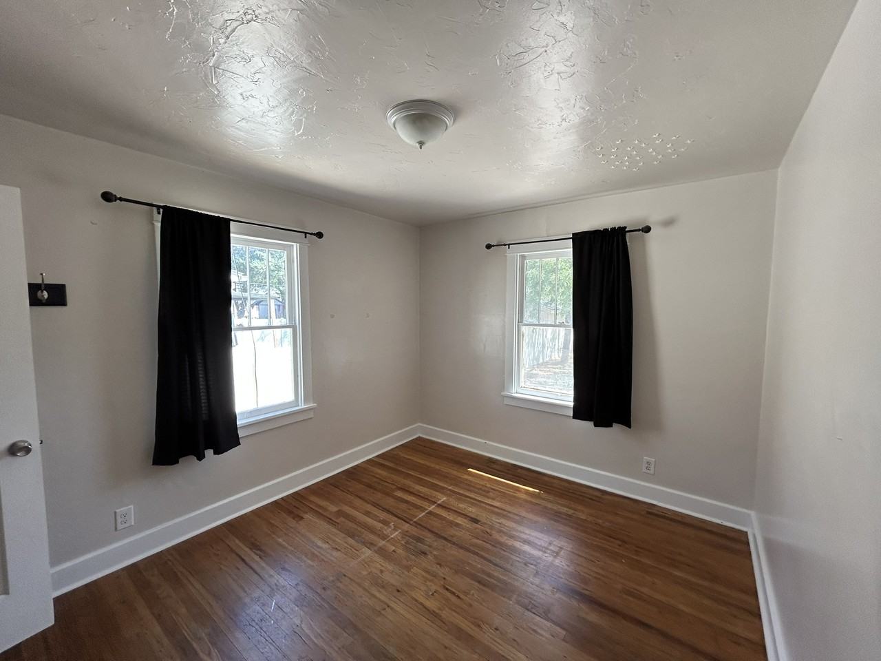 935 Teller Ave #1 - Photo 5 of 18