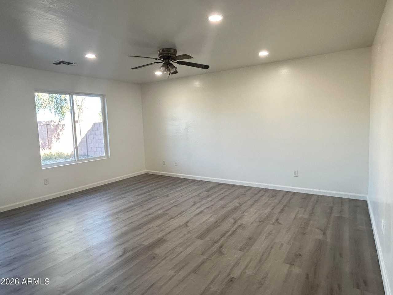 10542 W Alvarado Rd - Photo 4 of 31