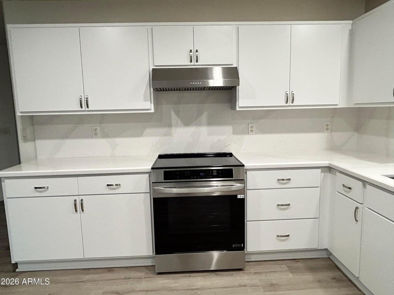 10542 W Alvarado Rd - Photo 6 of 31