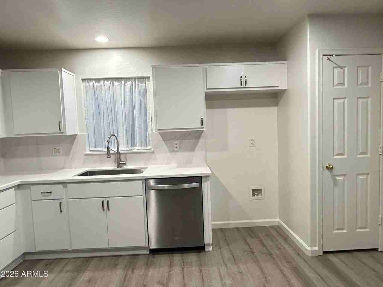 10542 W Alvarado Rd - Photo 7 of 31