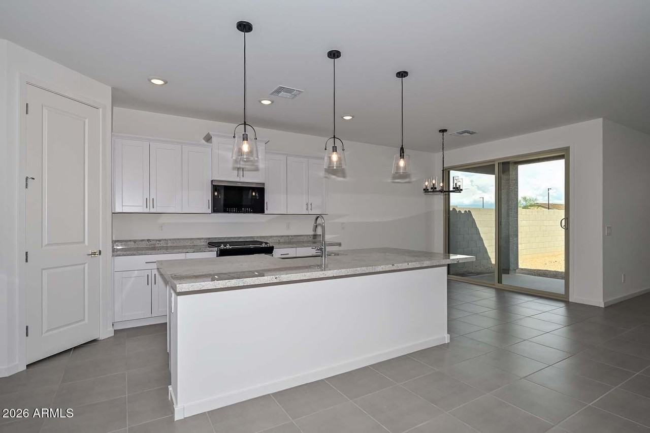 16004 W Honeysuckle Dr - Photo 4 of 36