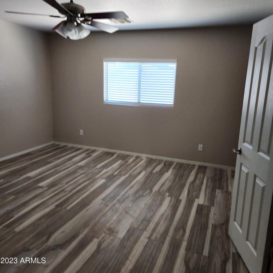 15864 W Evans Dr - Photo 7 of 17