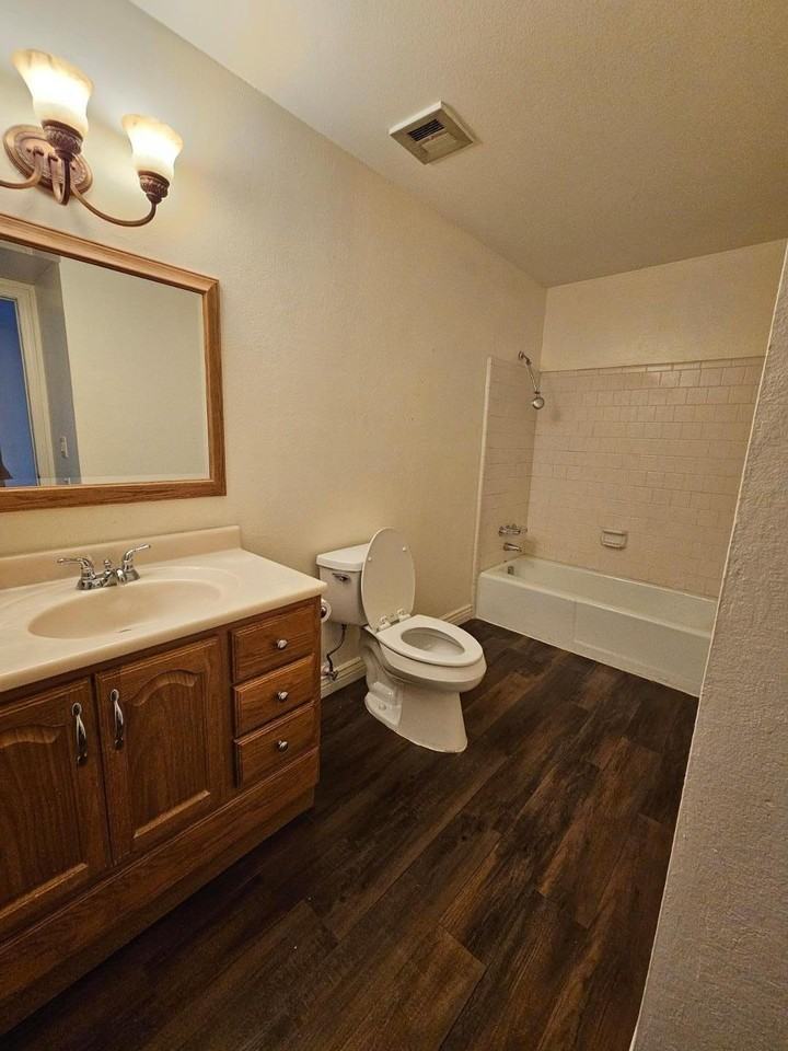 5129 E Poinsettia Dr - Photo 2 of 3