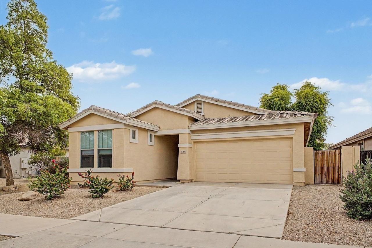 15235 W Windward Ave - Photo 4 of 32