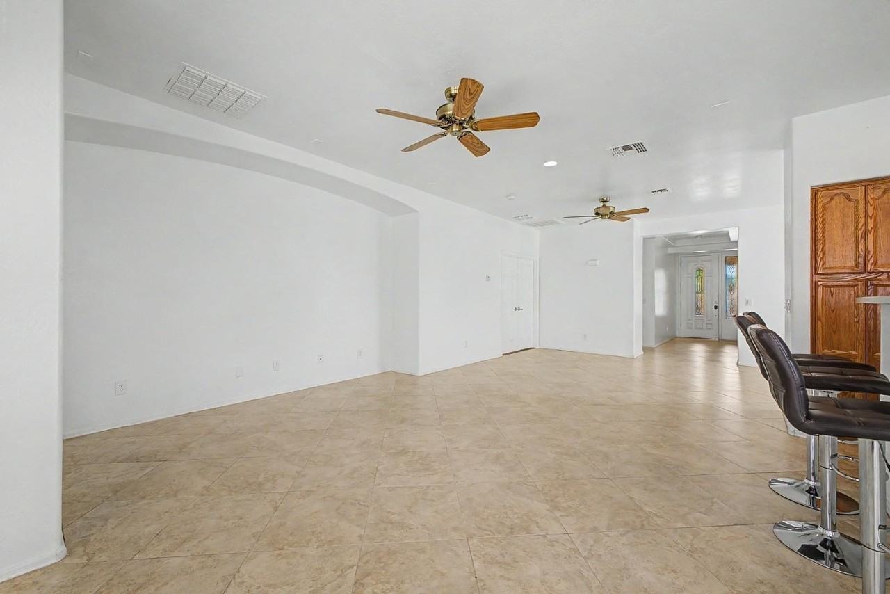 15235 W Windward Ave - Photo 7 of 32