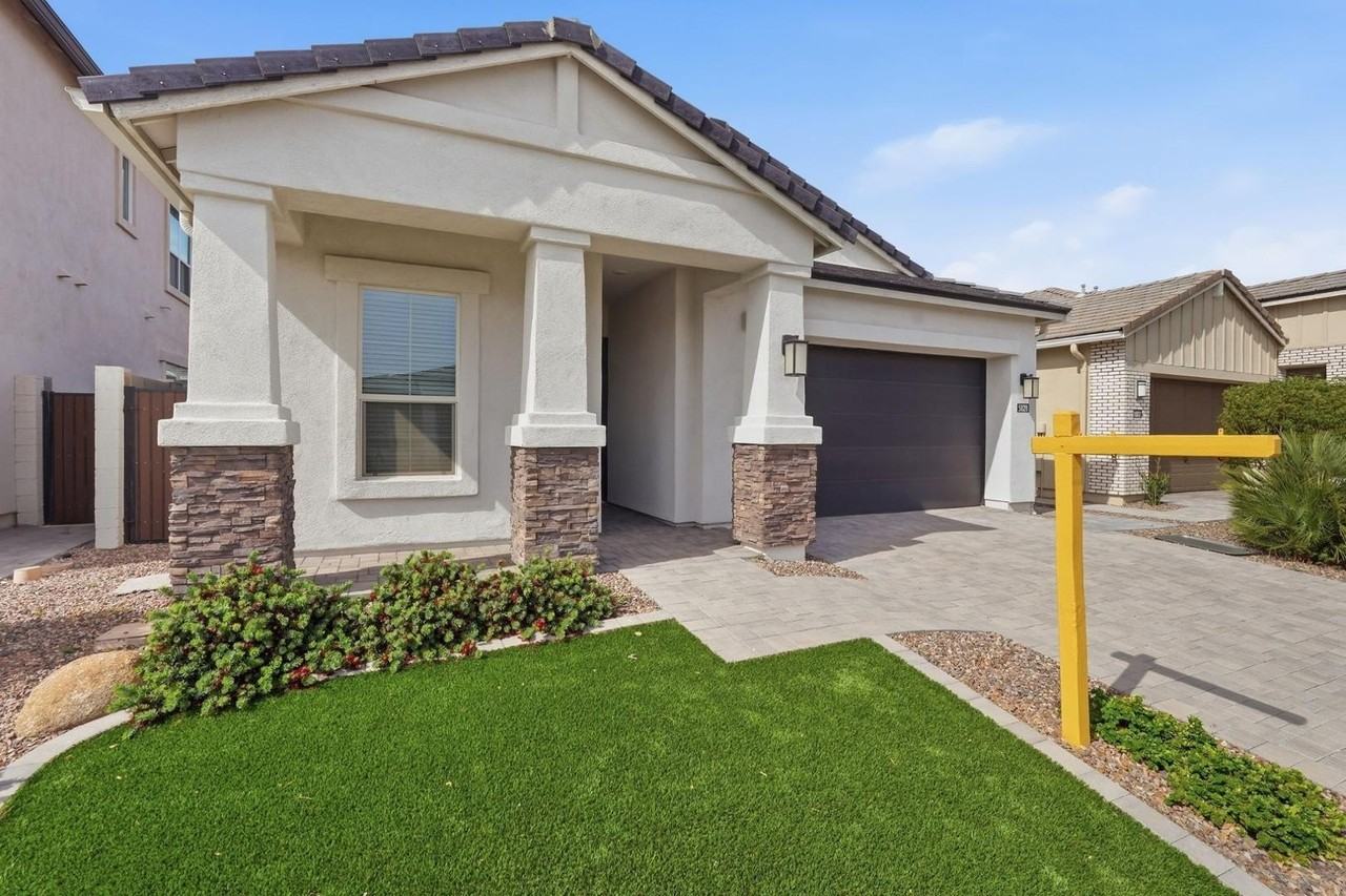 5028 E Shady Glen Ave - Photo 2 of 39