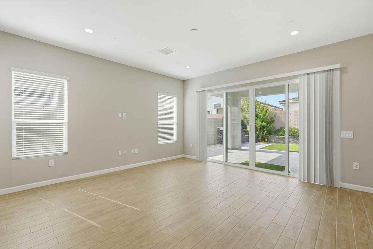 5028 E Shady Glen Ave - Photo 4 of 39