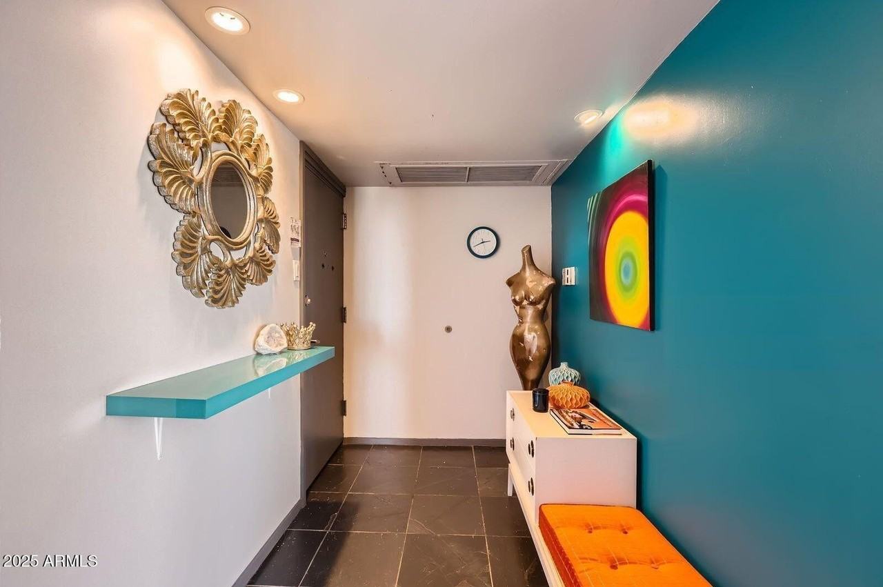 207 W Clarendon Ave #G18 - Photo 2 of 26