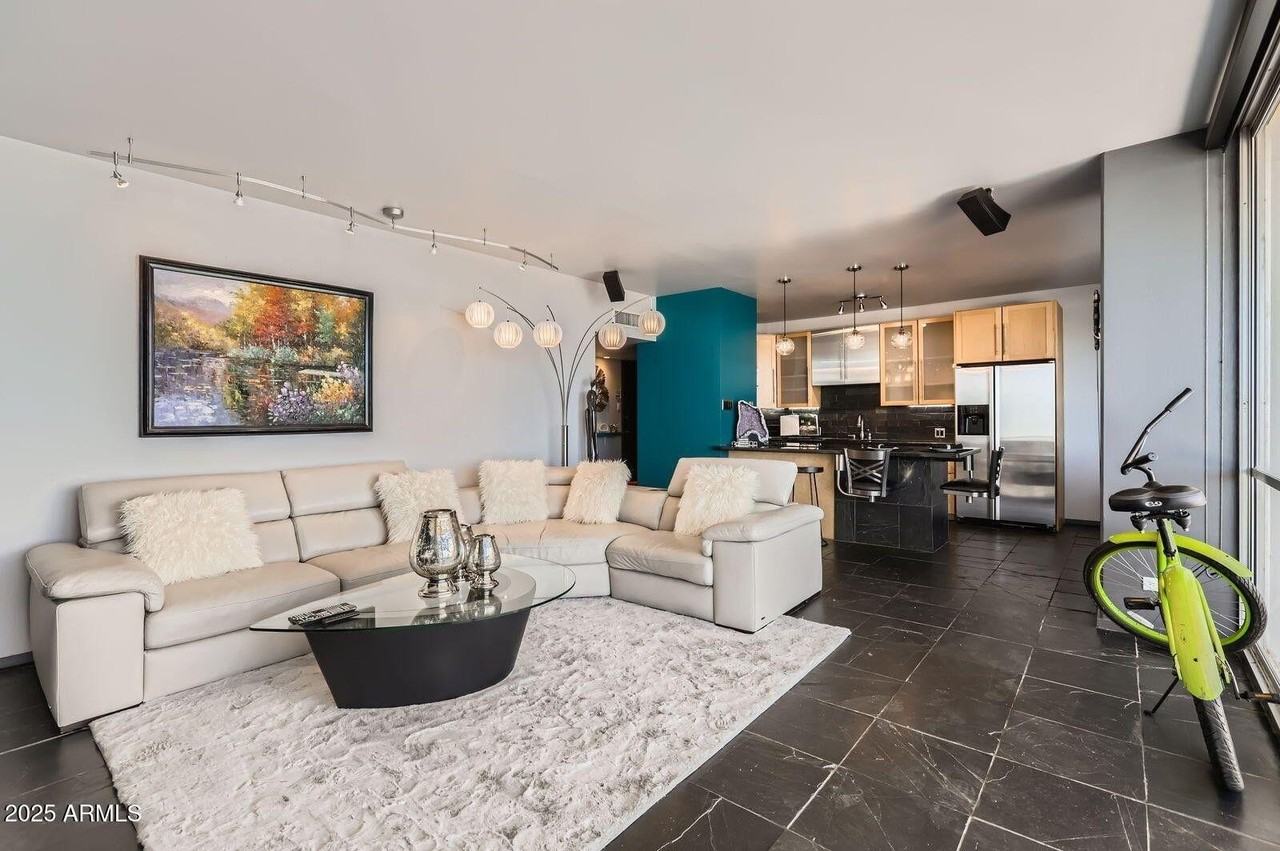 207 W Clarendon Ave #G18 - Photo 3 of 26