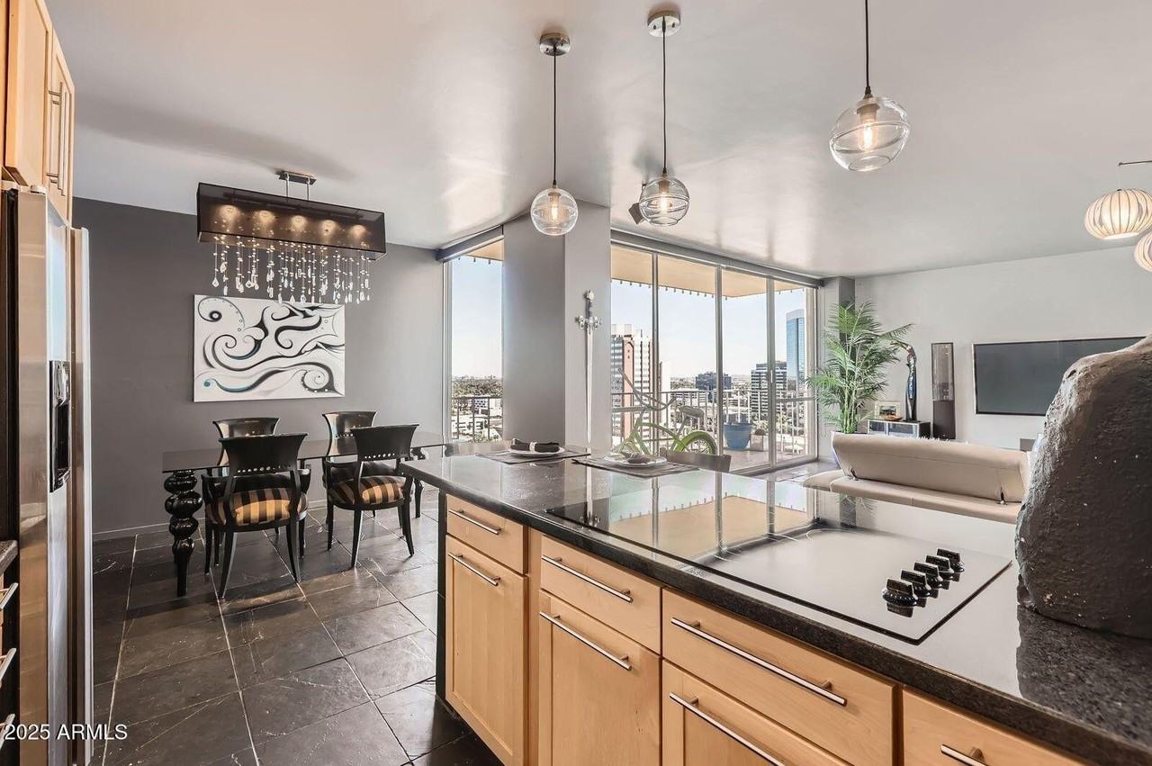 207 W Clarendon Ave #G18 - Photo 4 of 26