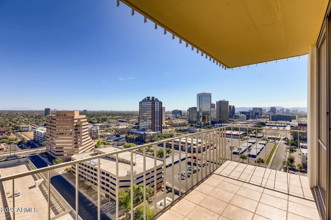 207 W Clarendon Ave #G18 - Photo 5 of 26