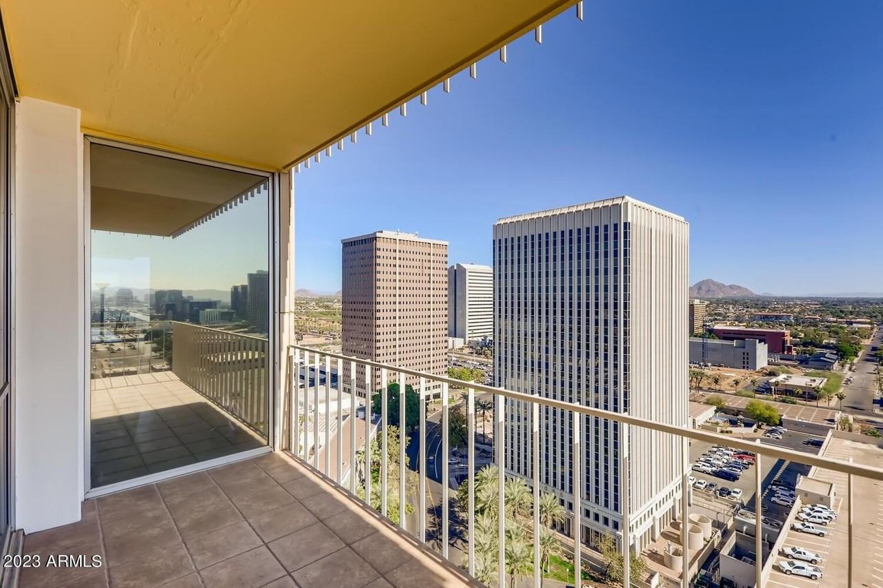 207 W Clarendon Ave #G18 - Photo 6 of 26