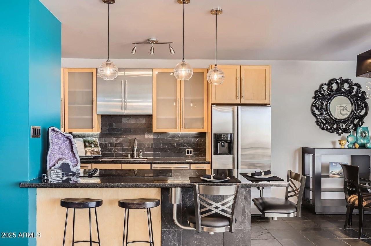 207 W Clarendon Ave #G18 - Photo 7 of 26