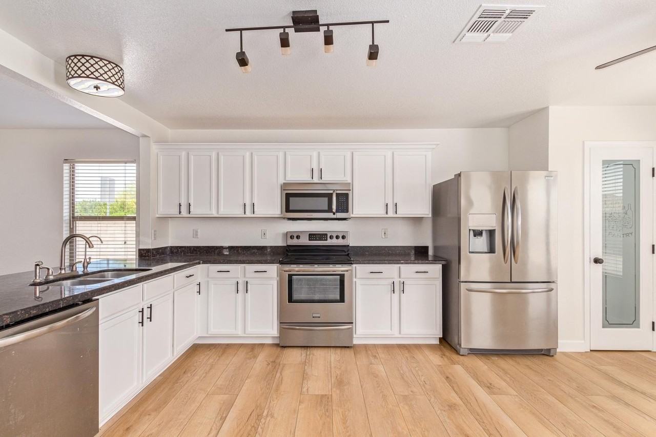 23074 N 106th Ln - Photo 5 of 32