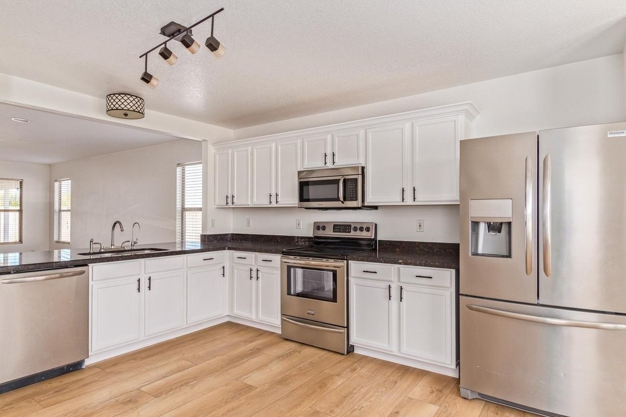 23074 N 106th Ln - Photo 7 of 32