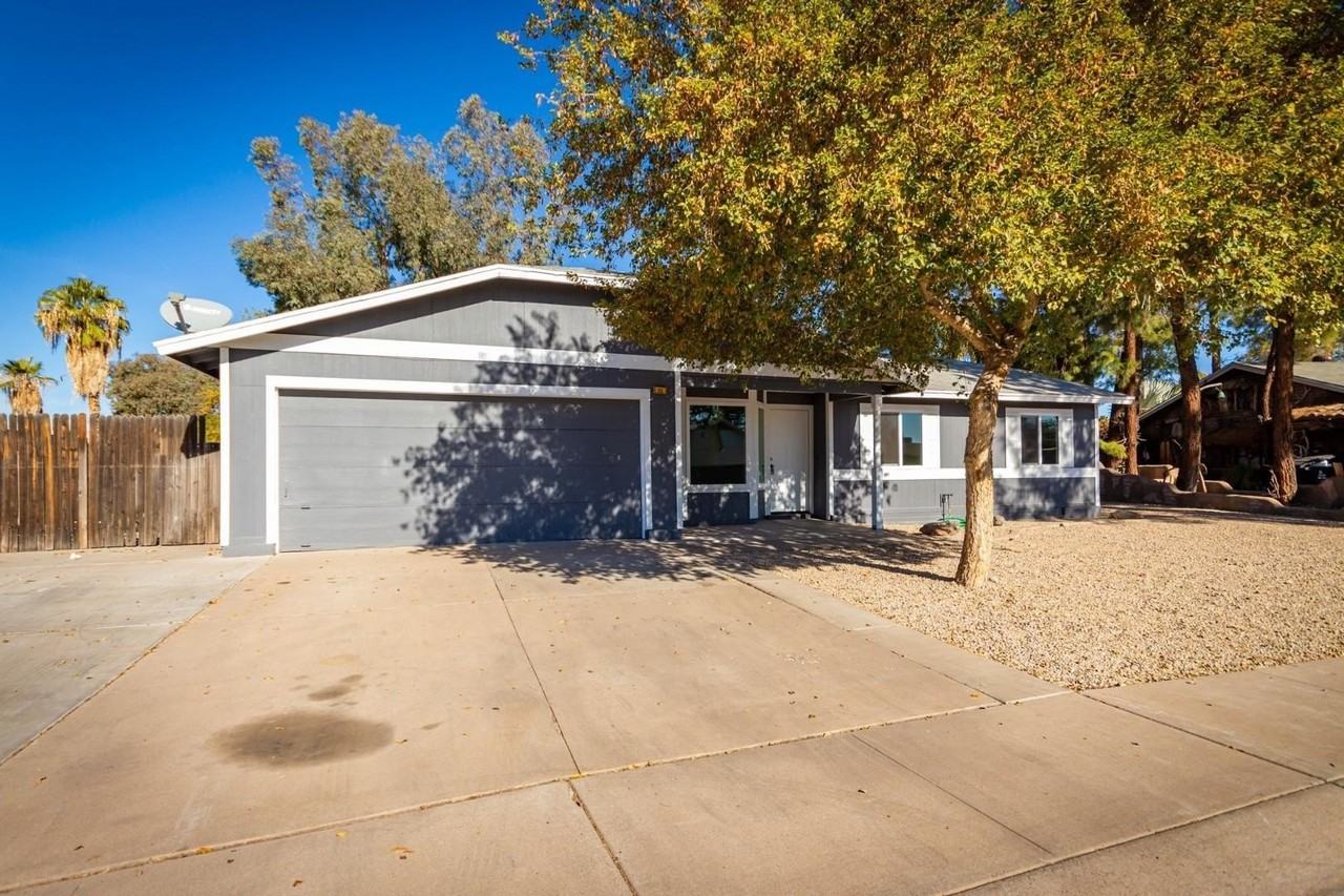 232 E Leah Ln - Photo 2 of 12