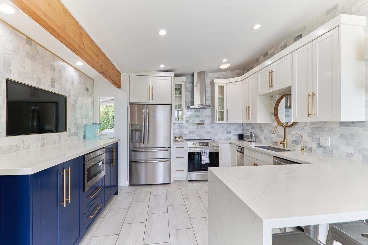 8113 E Redwing Rd - Photo 4 of 36