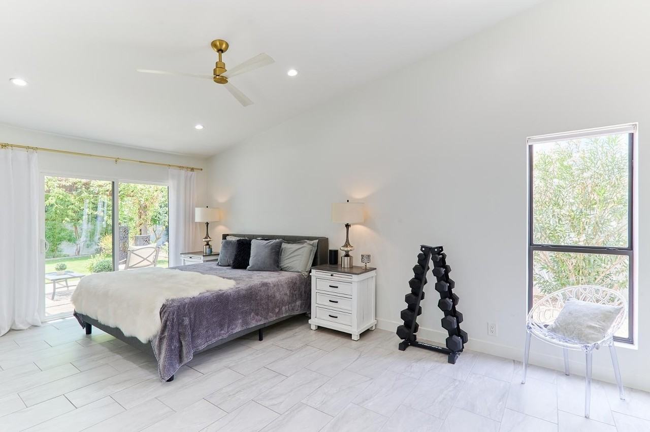 8113 E Redwing Rd - Photo 7 of 36