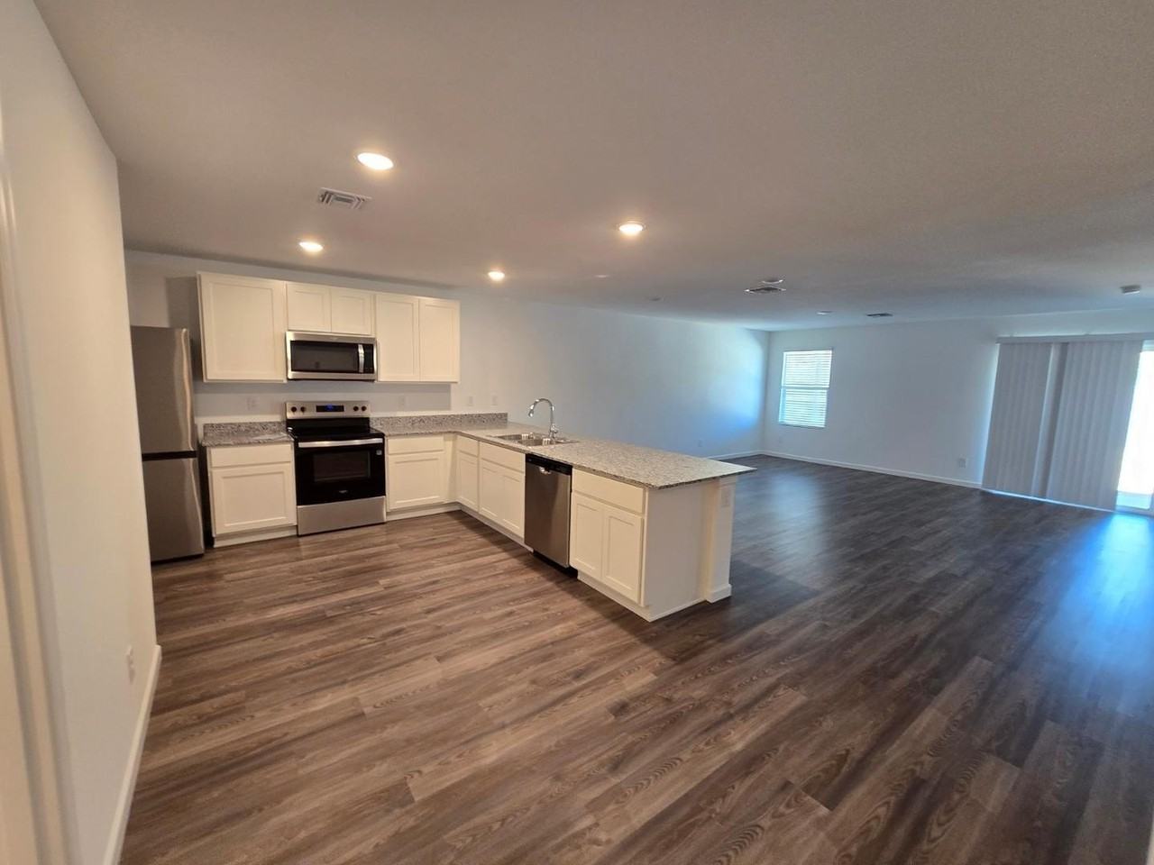 736 Dylan Ct - Photo 7 of 14