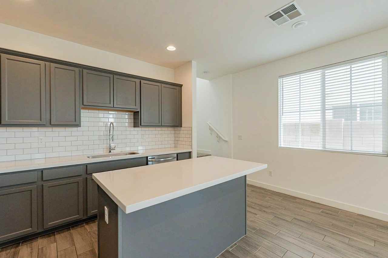 5538 S Dillon - Photo 6 of 36