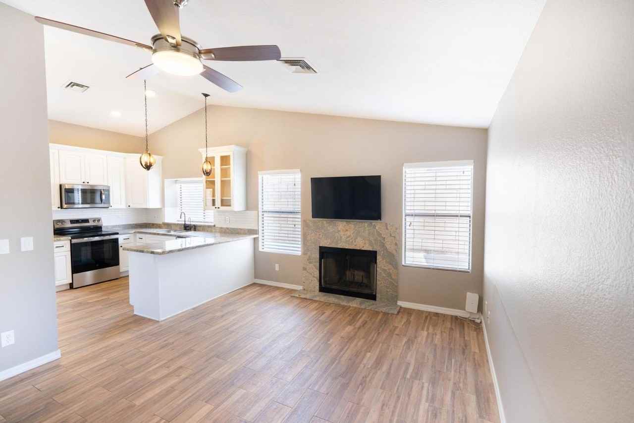 15006 S 27th Way - Photo 4 of 21