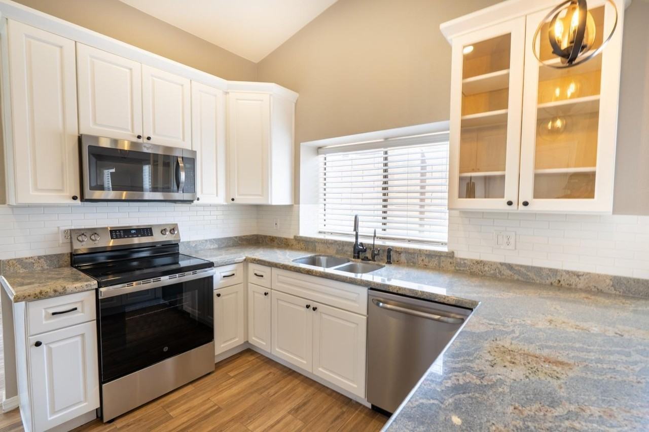 15006 S 27th Way - Photo 5 of 21