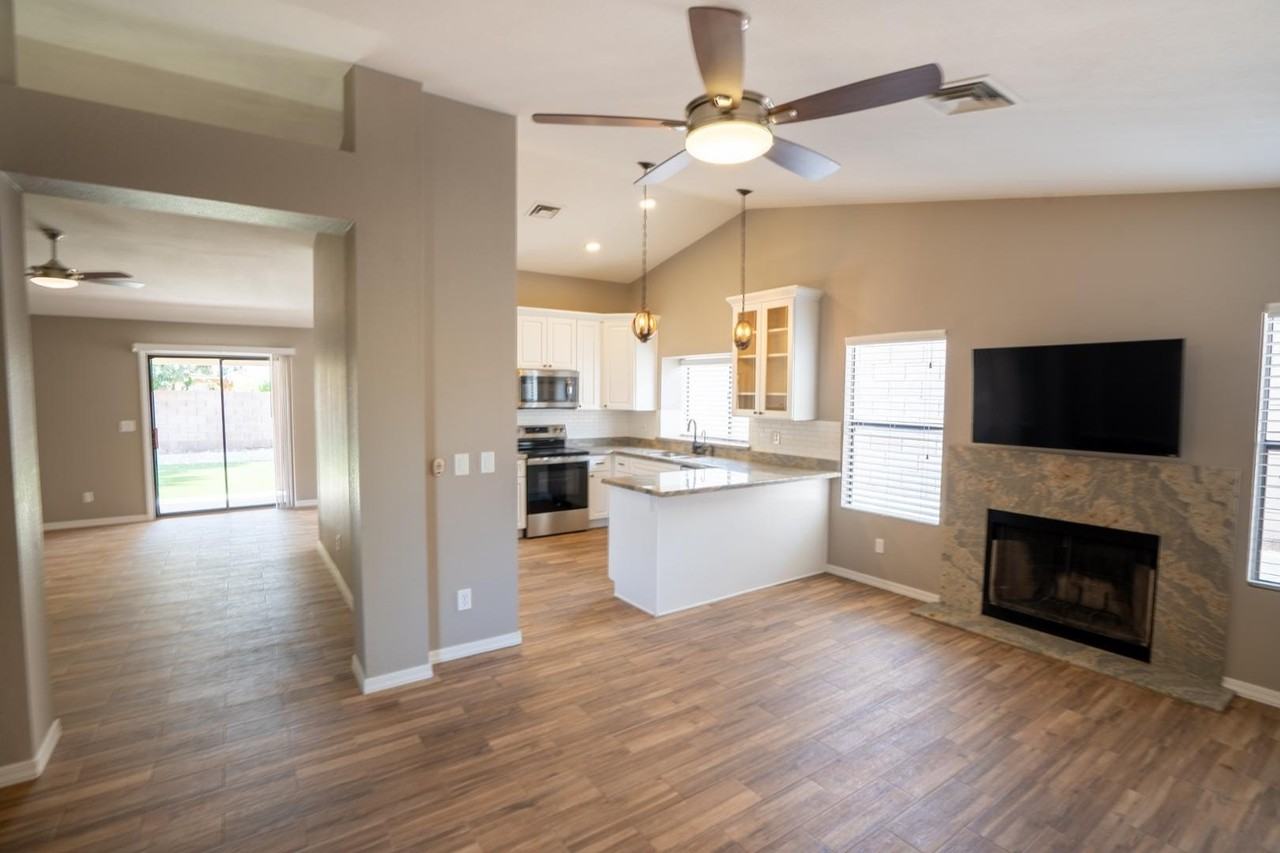 15006 S 27th Way - Photo 6 of 21