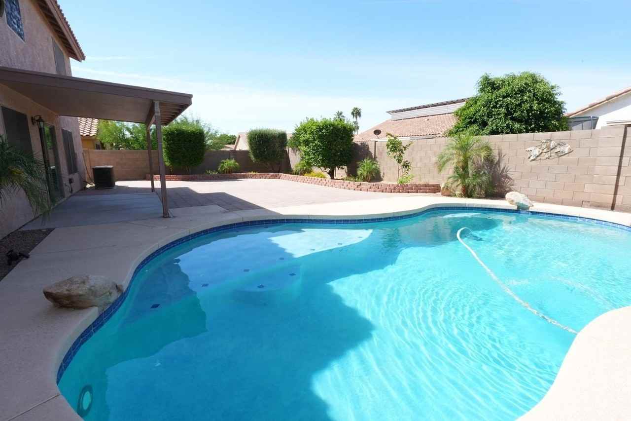 16182 N 157th Dr - Photo 4 of 32