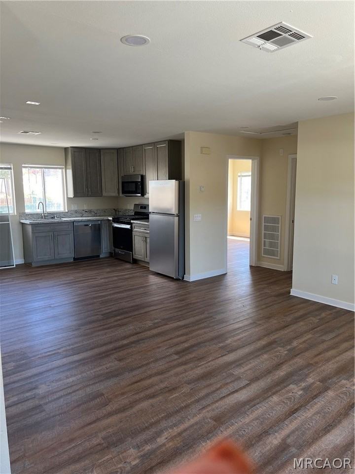 40850 Village Dr - Photo 2 of 10