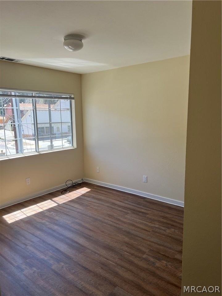 40850 Village Dr - Photo 6 of 10