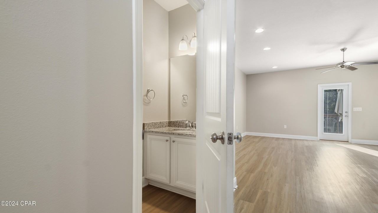 7596 Shadow Lake Dr - Photo 5 of 36