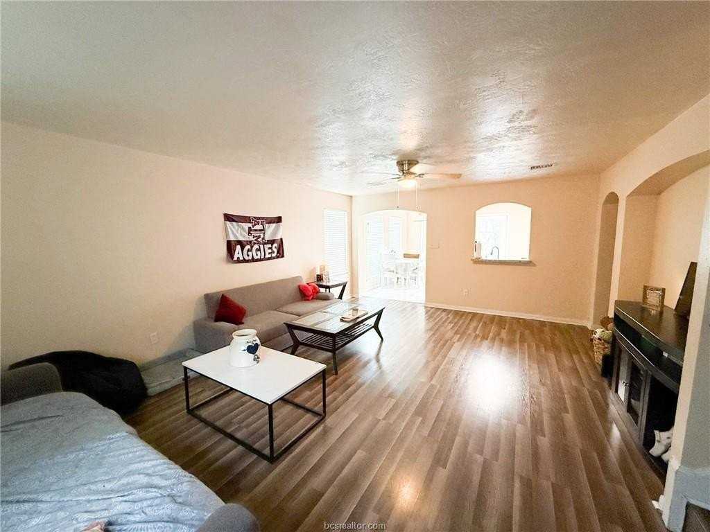 515 Camp Ct - Photo 2 of 12