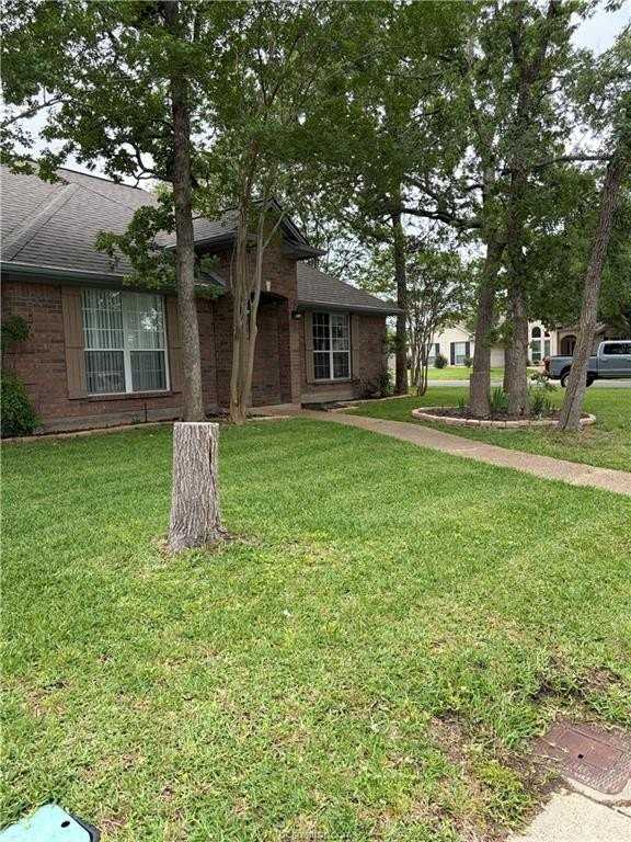 400 Heather Ln - Photo 4 of 37