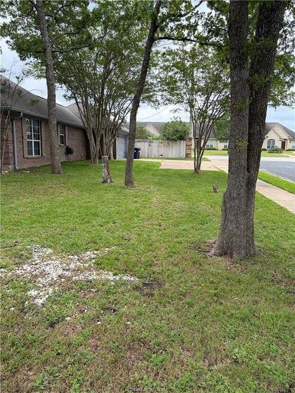 400 Heather Ln - Photo 7 of 37