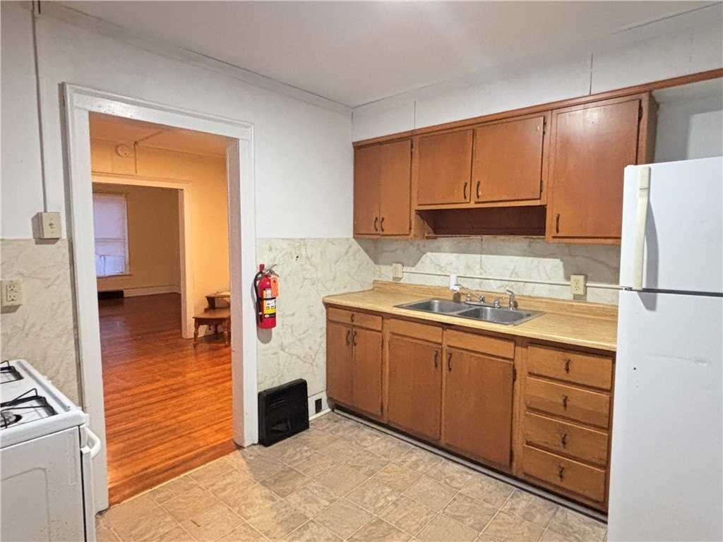 10 Columbia St - Photo 6 of 12
