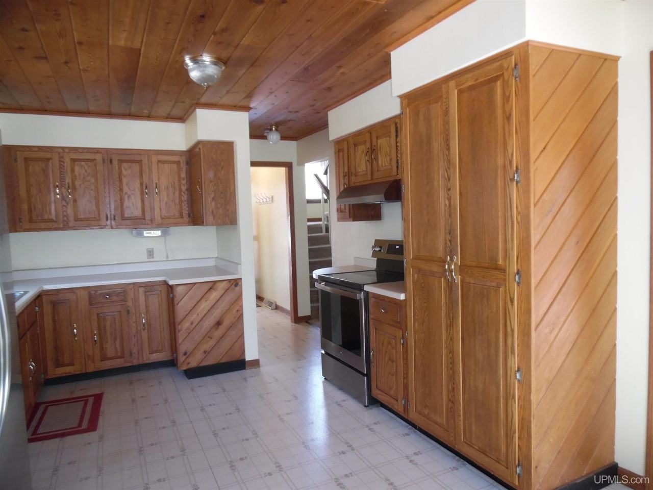 21781 Peepsock Rd - Photo 4 of 35