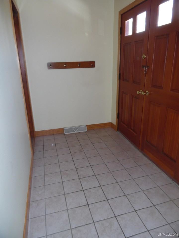 21781 Peepsock Rd - Photo 7 of 35