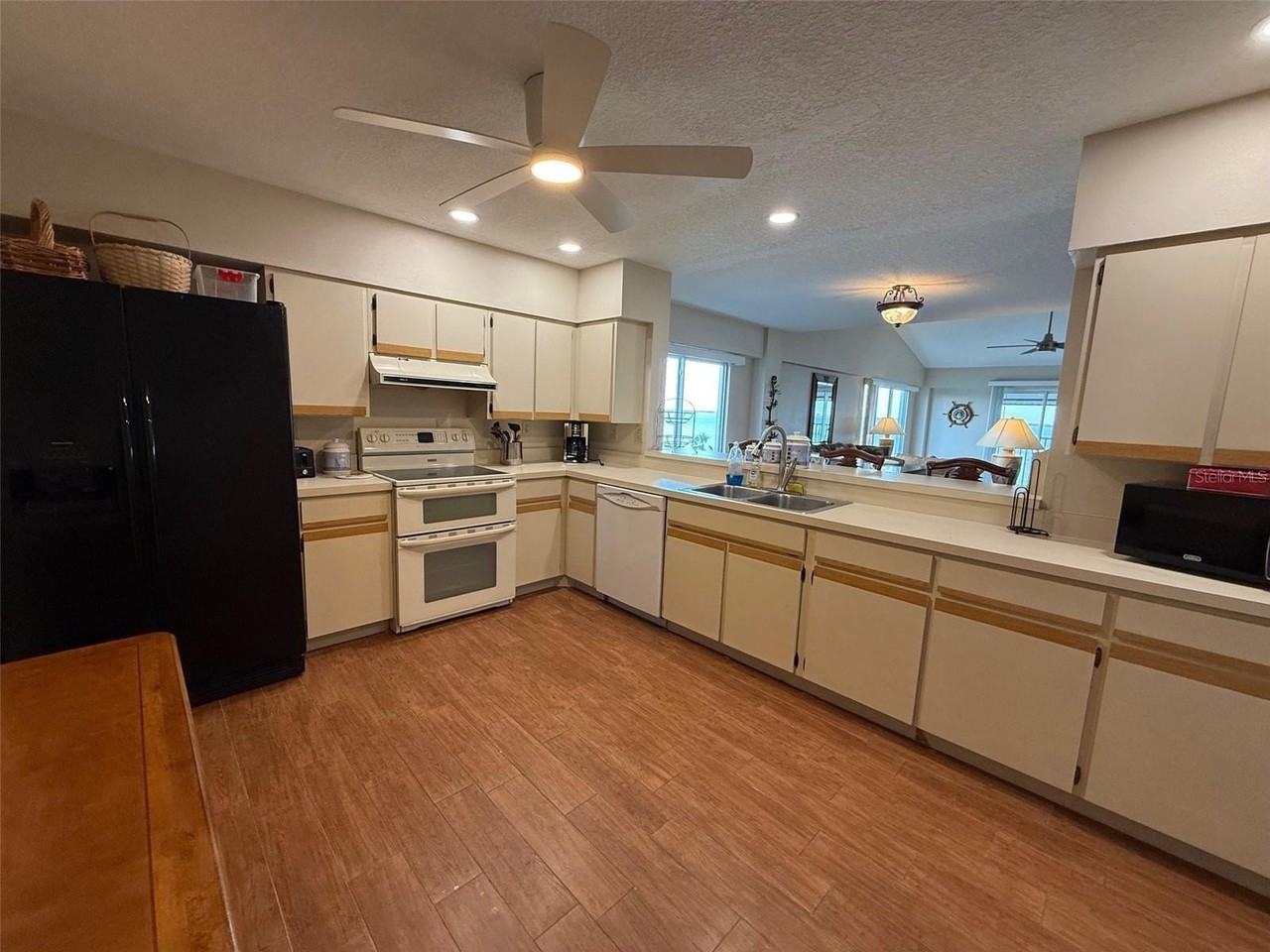 1477 Park Beach Cir - Photo 5 of 25