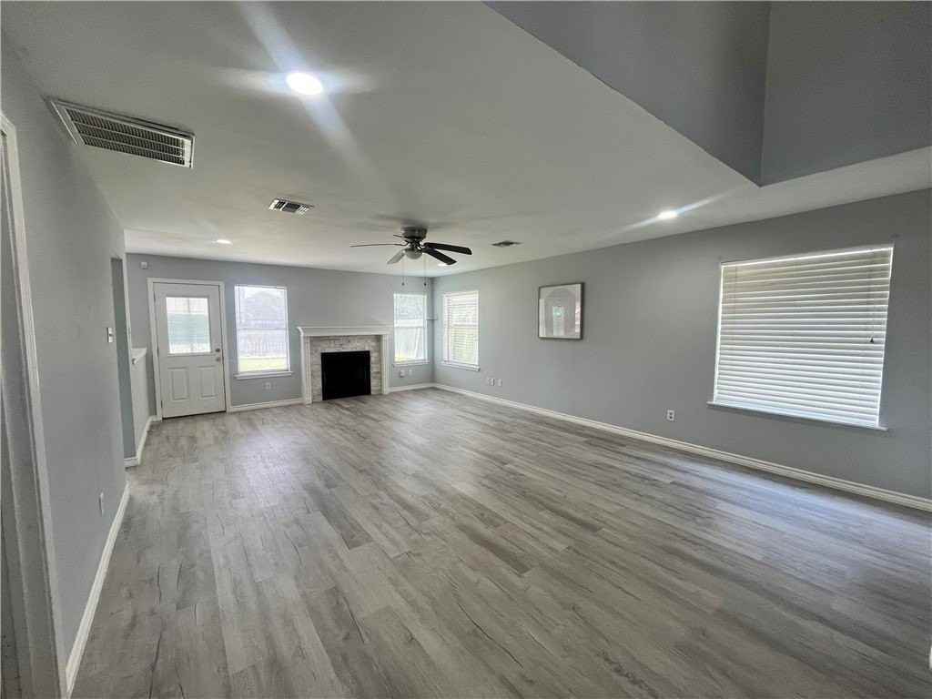 3034 Twin Creek Dr - Photo 3 of 22