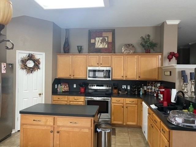 5829 Sutherland Dr - Photo 6 of 18