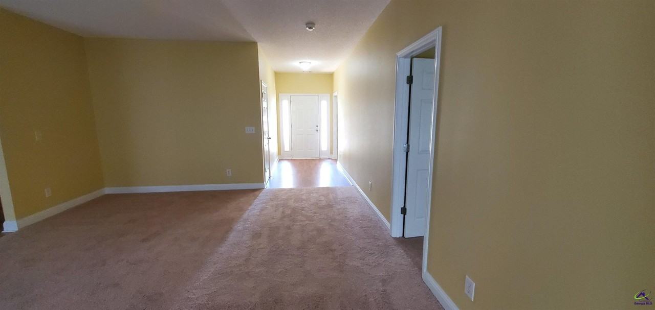 213 Merlot Dr - Photo 3 of 10