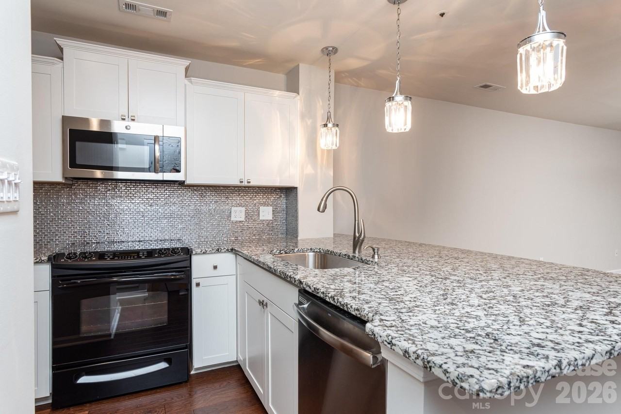 17522 Tuscany Ln - Photo 4 of 23