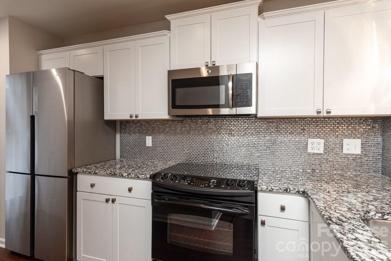 17522 Tuscany Ln - Photo 6 of 23