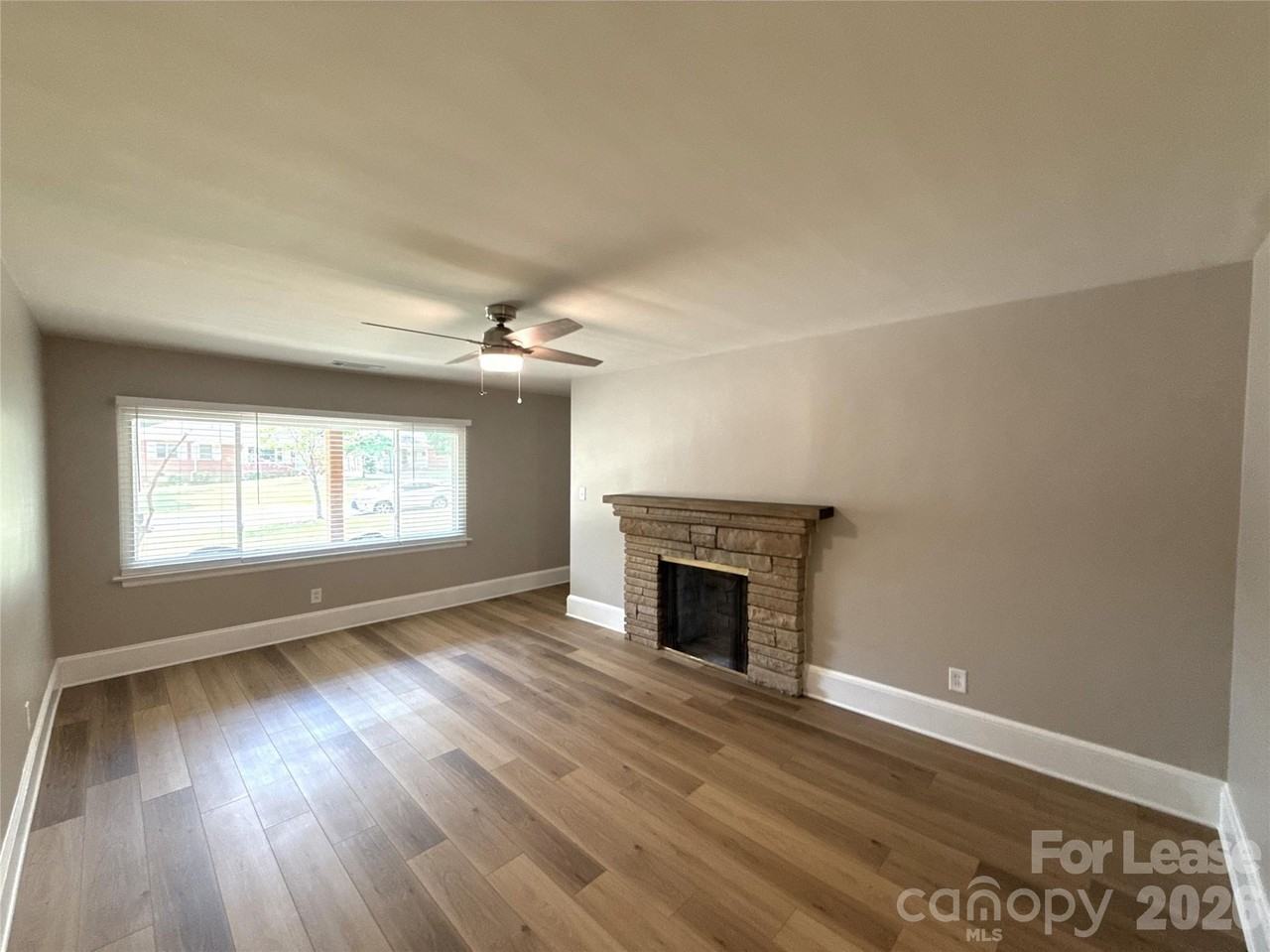 833 Mohigan St - Photo 2 of 27