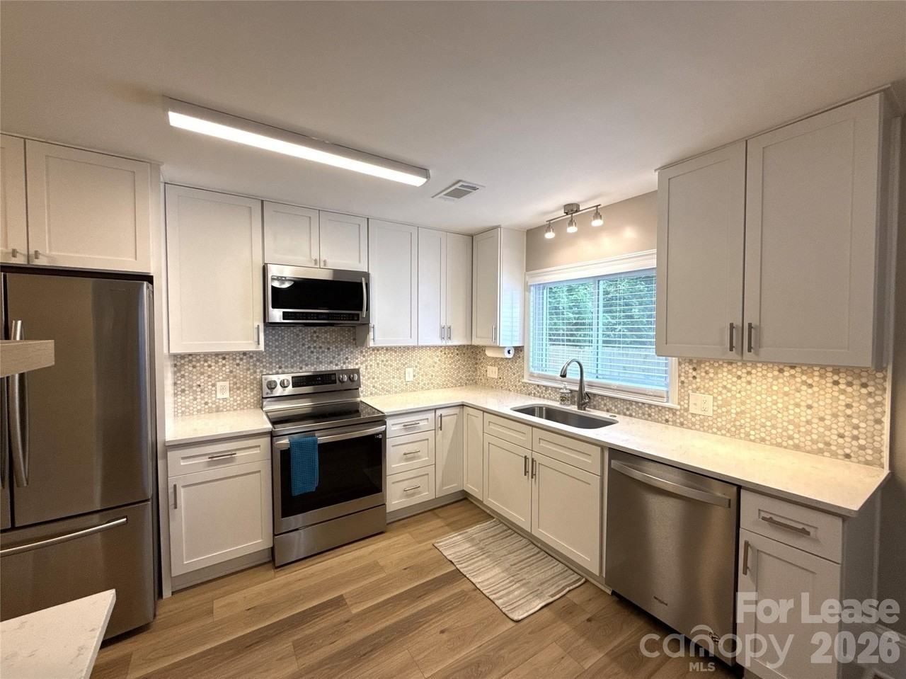 833 Mohigan St - Photo 6 of 27