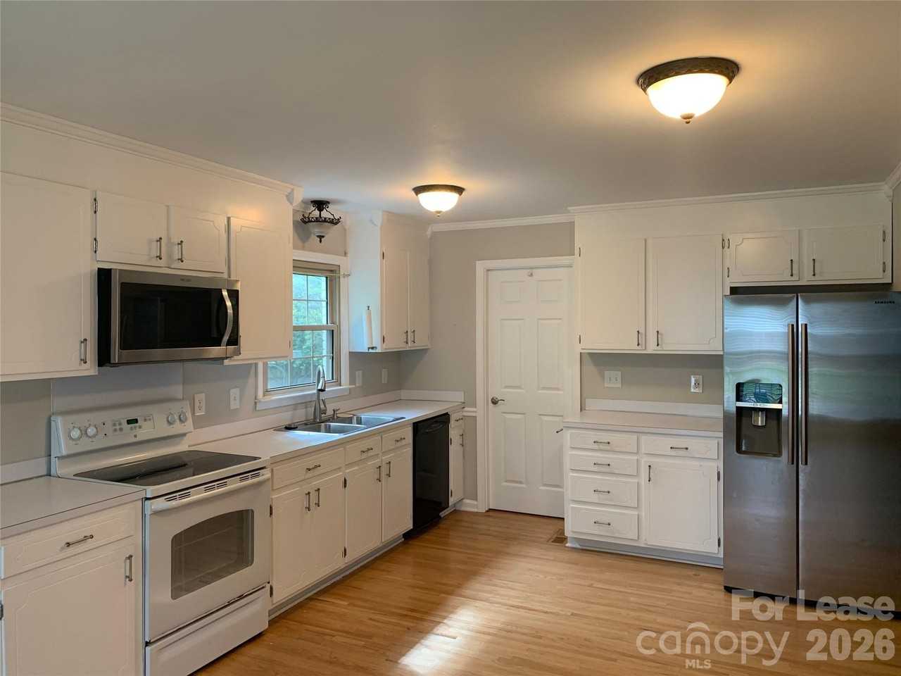 1130 Cheddington Dr - Photo 2 of 27