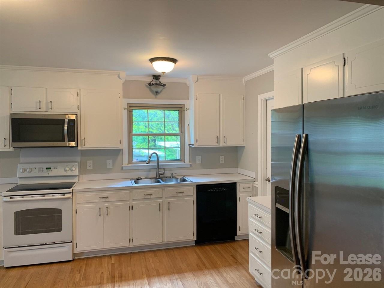 1130 Cheddington Dr - Photo 3 of 27